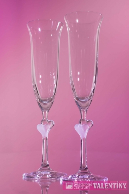 Svadobné poháre v tvare zvončeka s dvoma srdiečkami 